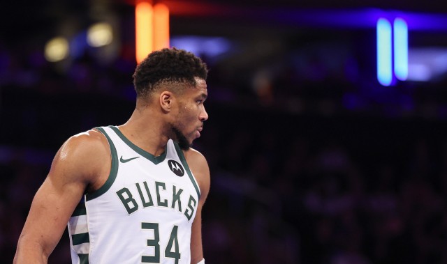 英雄联盟世界赛官网-字母哥：努力拼搏&amp;以正确方式比赛&amp;打无私的篮球 我们都没有做到