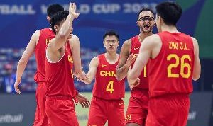 苏群：归化是世界潮流 拒绝就好比打游戏先给每个人发装备你不要