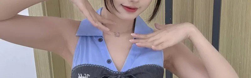 LPL主持周敢敢晒照：非常甜妹，生活给我一拳，我出布