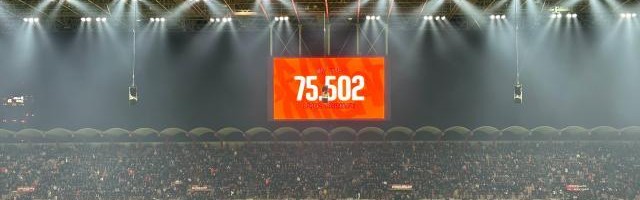 世界赛直播-【现场】催眠大战米兰主动缴械，圣西罗万人嘘丰塞卡